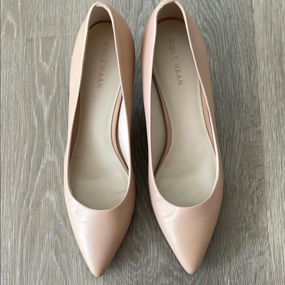 Cole Haan Gemma Logo Pump Tan/Beige size 7